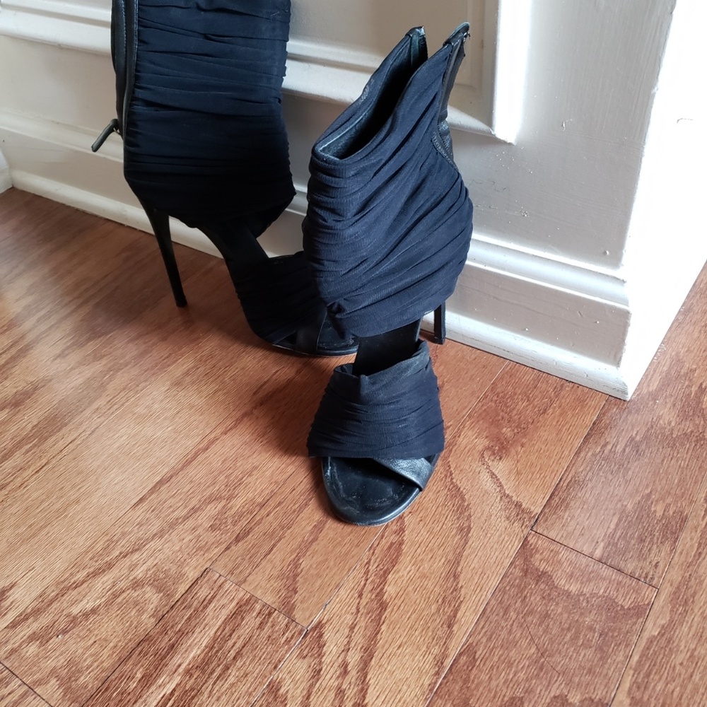 Black Giuseppe‘s a size 8